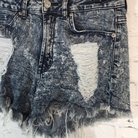 Love Culture Distressed Blue Jean Denim Shorts Size Medium (Juniors)‎ - Picture 3 of 10